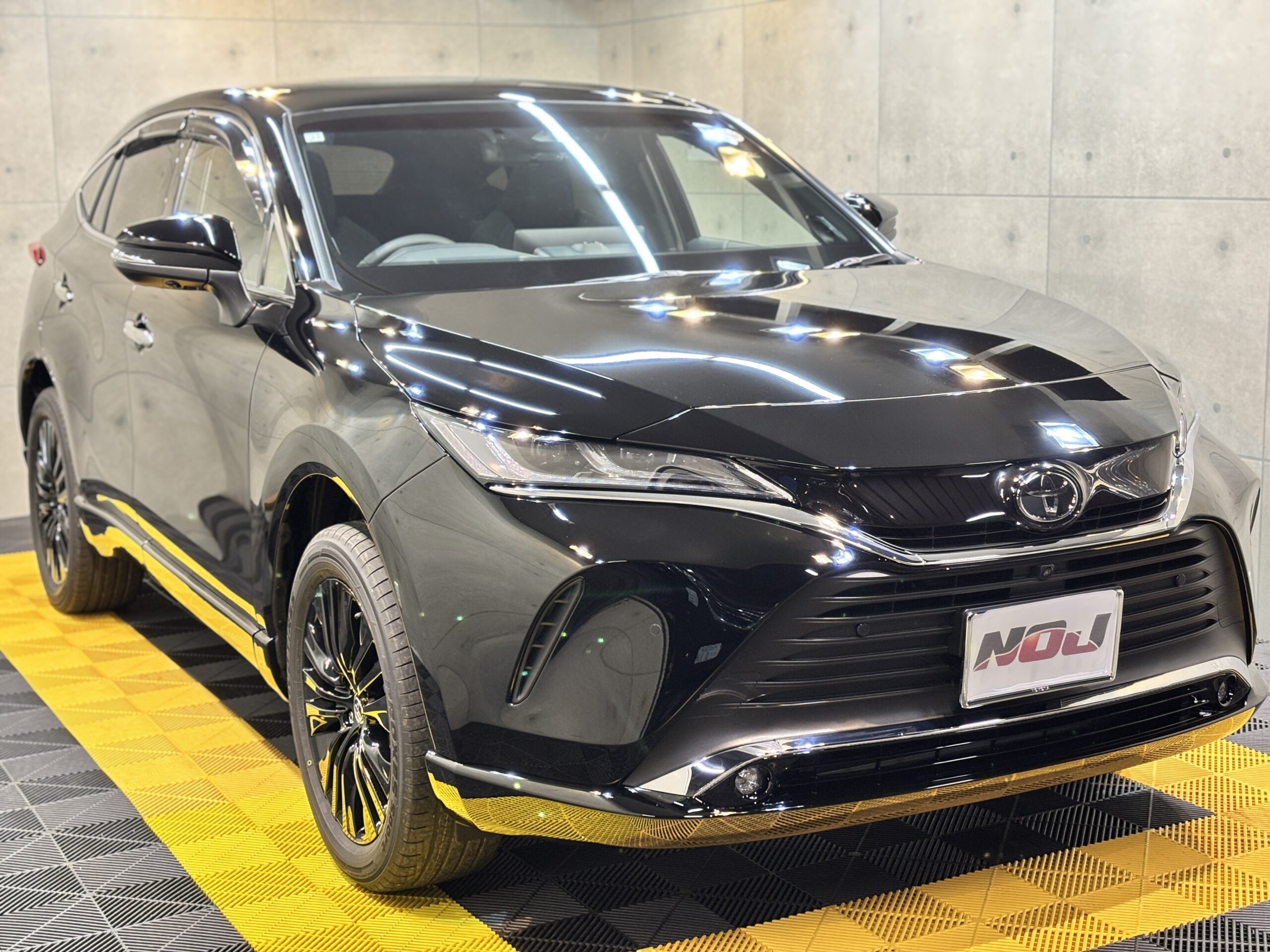 トヨタ　202BLACK【ハリアー】